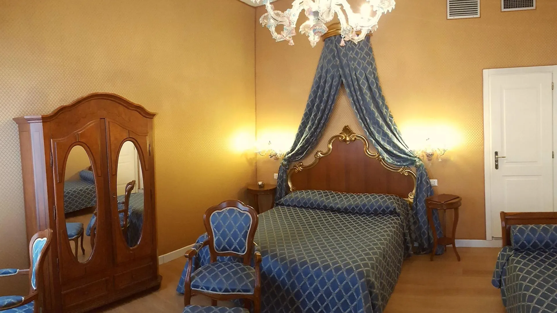Hotel Locanda Canal Venice 3*,  Italy